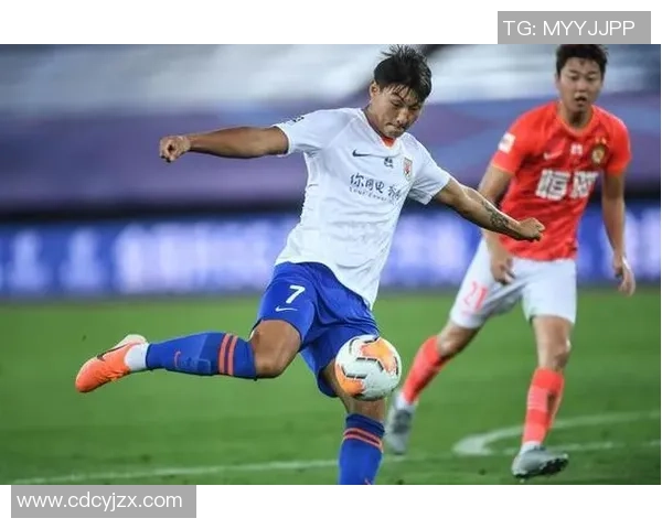 恒大与鲁能激战回顾精彩比赛录像全程分析与精彩瞬间重温